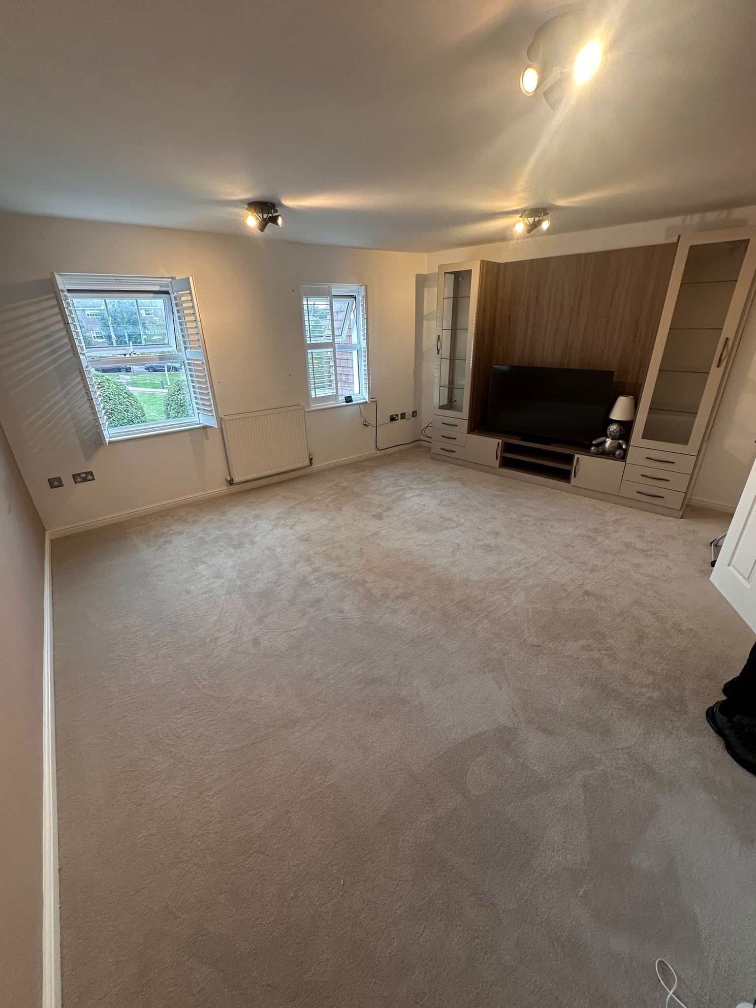 Existing worn carpet in Bromley BR1 lounge before uplift